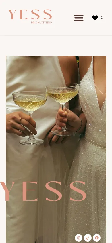 De website van YESS Bridal Fitting op een telefoon.